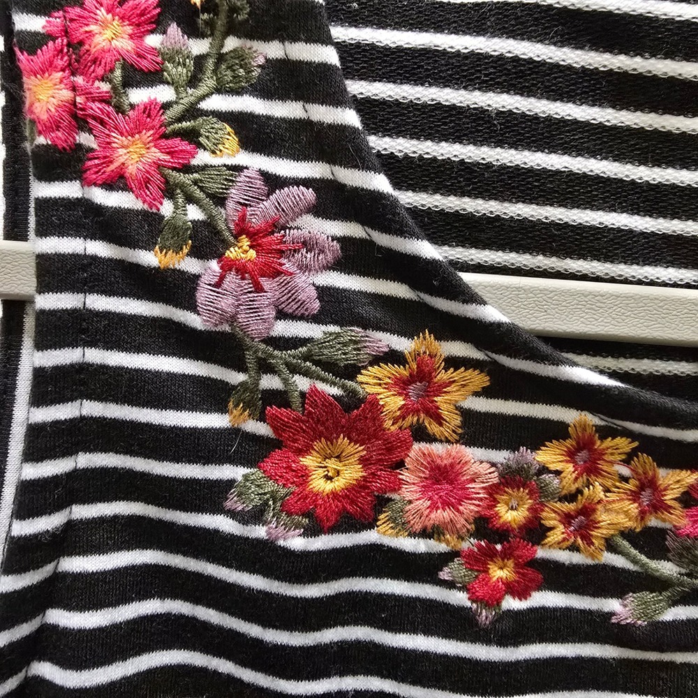 Savanna Jane White Black Striped Sleeveless Top Floral Embroidery Small Tank - Picture 5 of 9